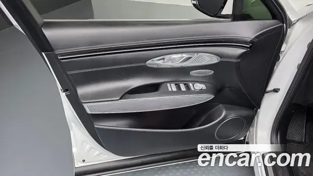 Genesis GV70 2023 — ფოტო 25/34