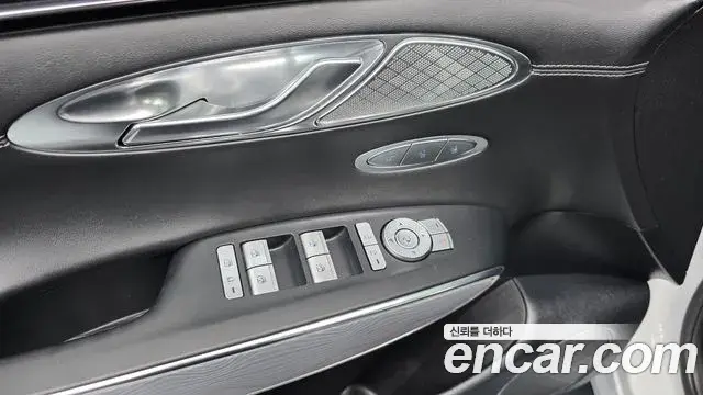 Genesis GV70 2023 — ფოტო 16/34