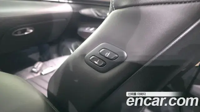 Genesis GV70 2023 — ფოტო 22/34