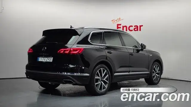 Volkswagen Touareg 2023 — Photo 28/37