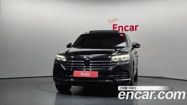 Volkswagen Touareg 2023 — Photo 18/37