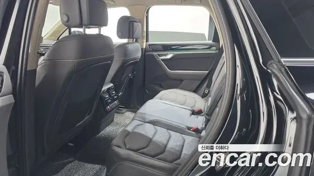 Volkswagen Touareg 2023 — Photo 20/37