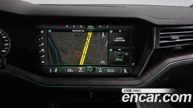 Volkswagen Touareg 2023 — Photo 27/37