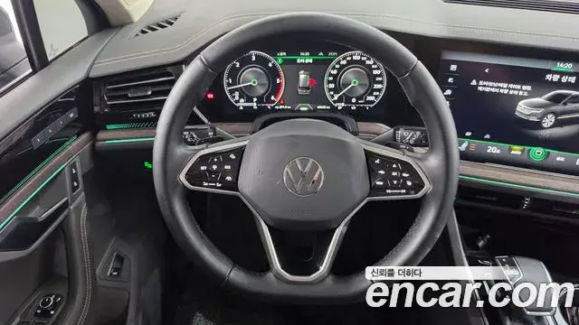 Volkswagen Touareg 2023 — Photo 16/37