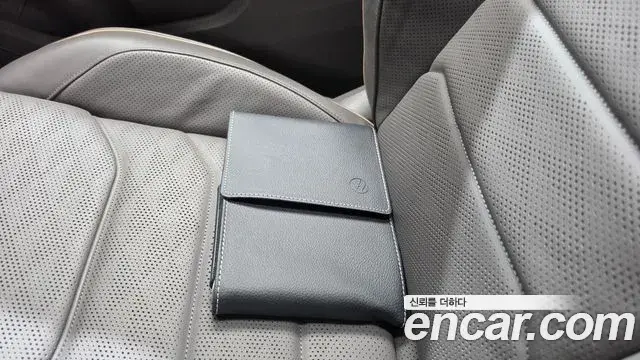 Volkswagen Touareg 2023 — Photo 32/37