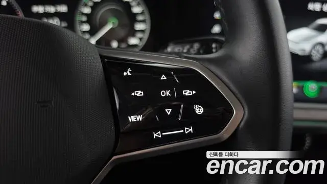 Volkswagen Touareg 2023 — Photo 7/37
