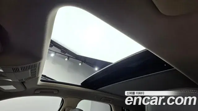Volkswagen Touareg 2023 — Photo 36/37