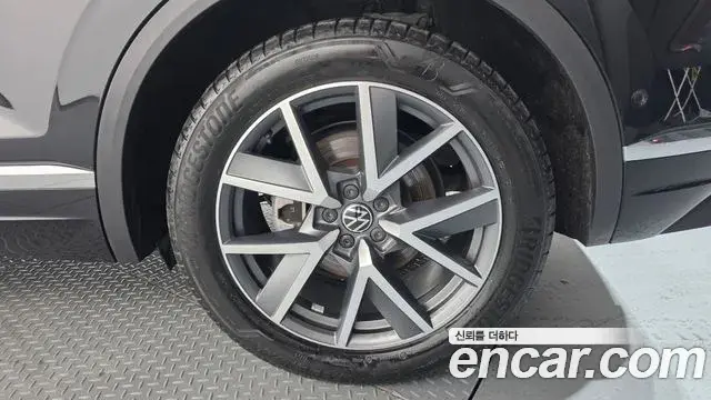 Volkswagen Touareg 2023 — Photo 15/37