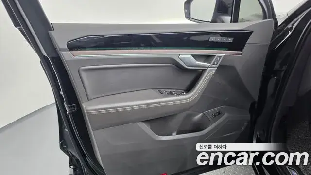 Volkswagen Touareg 2023 — Photo 14/37