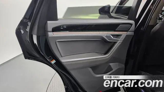 Volkswagen Touareg 2023 — Photo 34/37