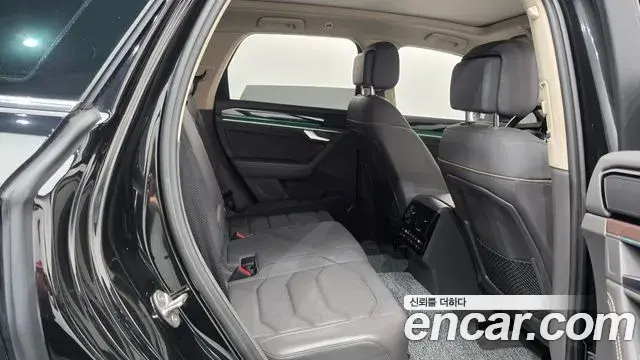 Volkswagen Touareg 2023 — Photo 37/37