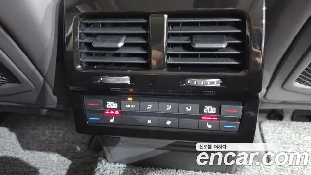 Volkswagen Touareg 2023 — Photo 21/37