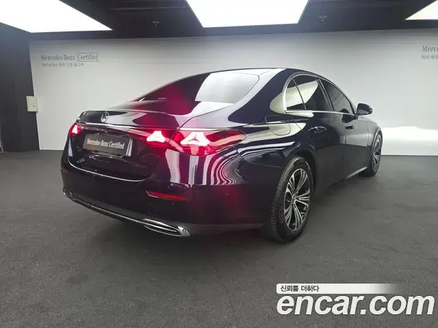 Mercedes-Benz E-Class 2024 — Photo 2/17