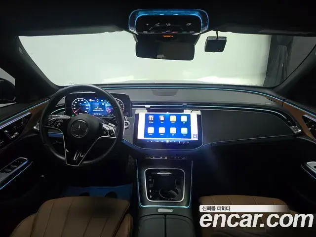 Mercedes-Benz E-Class 2024 — Photo 7/17