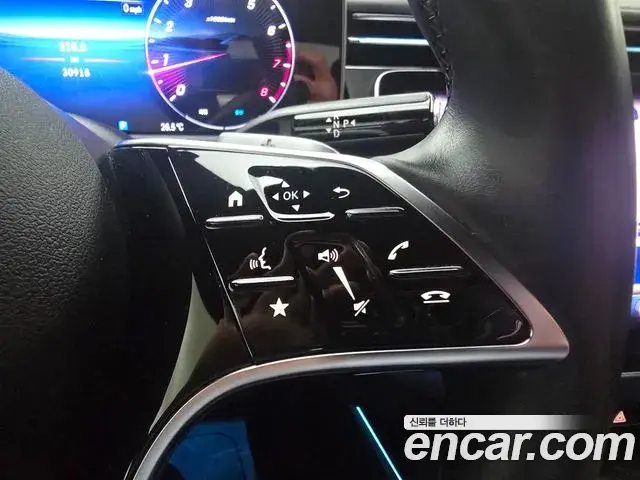 Mercedes-Benz E-Class 2024 — Photo 9/17