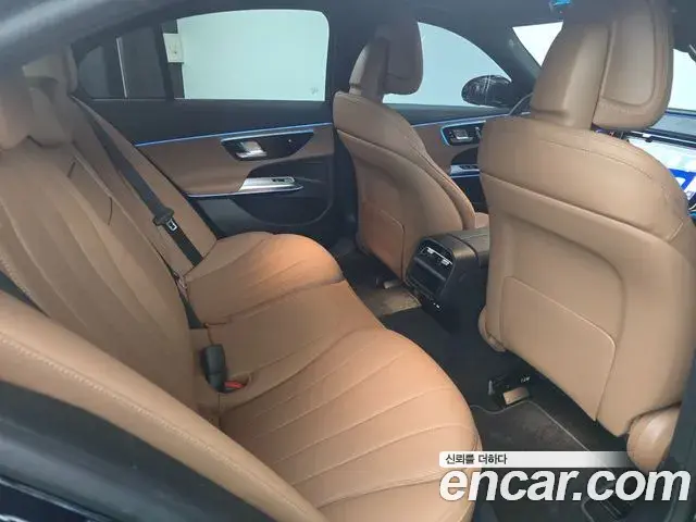 Mercedes-Benz E-Class 2024 — Photo 11/17