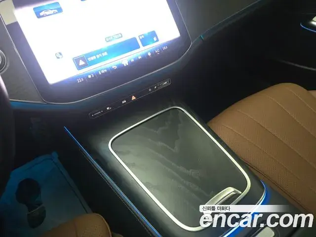 Mercedes-Benz E-Class 2024 — Photo 12/17
