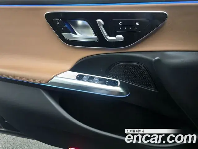 Mercedes-Benz E-Class 2024 — Photo 13/17