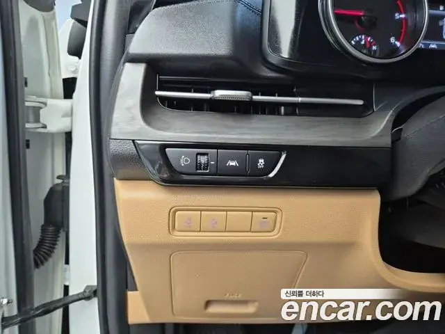 Kia Carnival 2022 — Фото 17/20