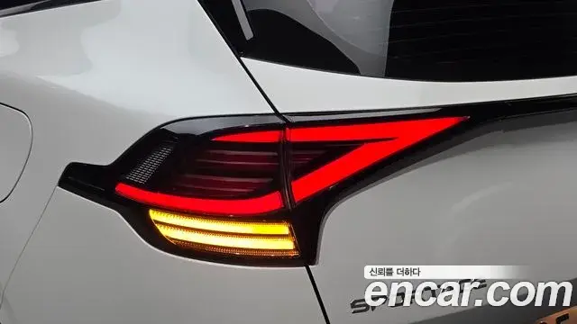 Kia Sportage 2021 — ფოტო 8/31