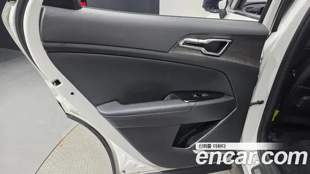 Kia Sportage 2021 — ფოტო 7/31