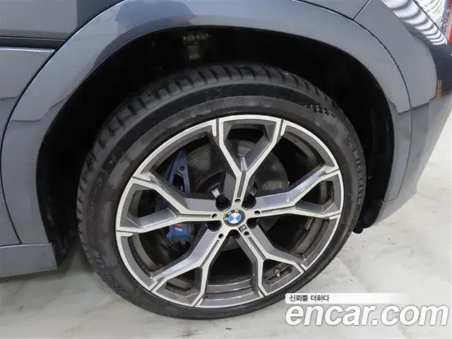 BMW X6 2021 — Фото 18/19