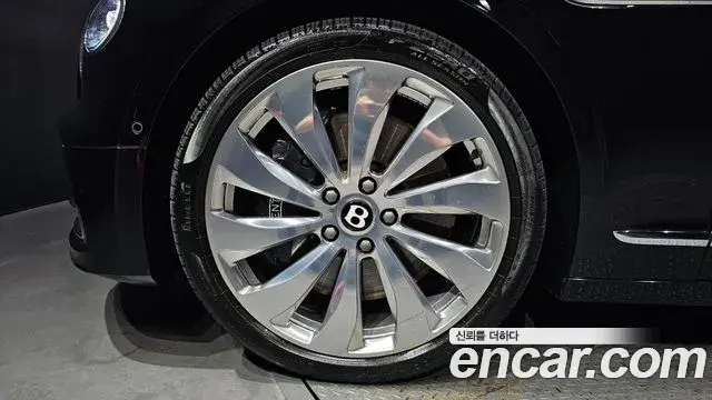 Bentley Flying Spur 2021 — Photo 19/50