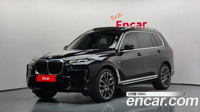 BMW X7 2023 — Фото 1/20
