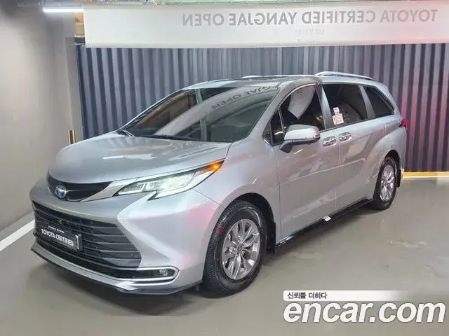 Toyota Sienna 2025 — ფოტო 8/19