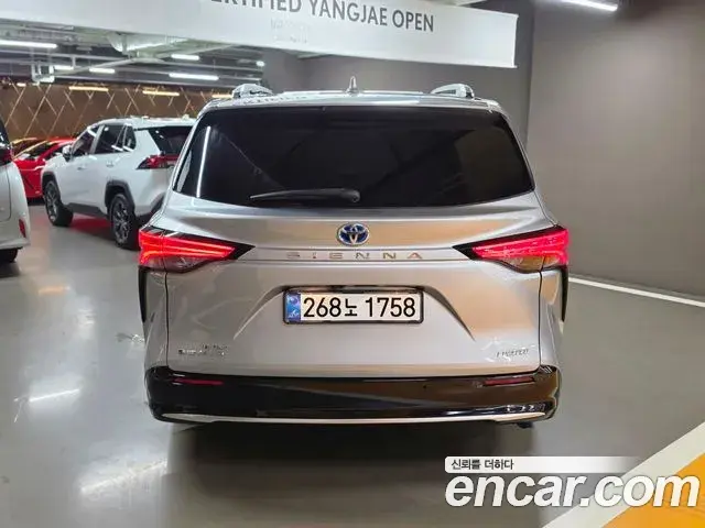 Toyota Sienna 2025 — ფოტო 9/19
