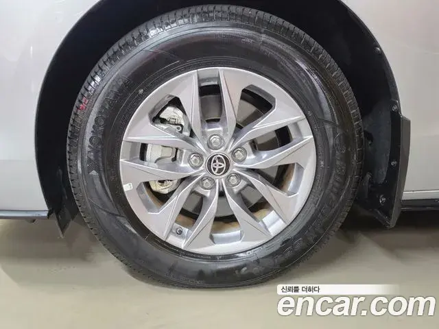 Toyota Sienna 2025 — ფოტო 11/19