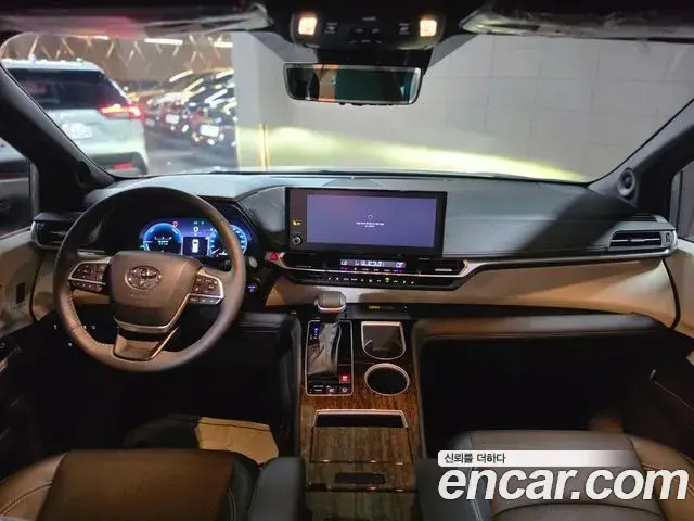 Toyota Sienna 2025 — ფოტო 6/19