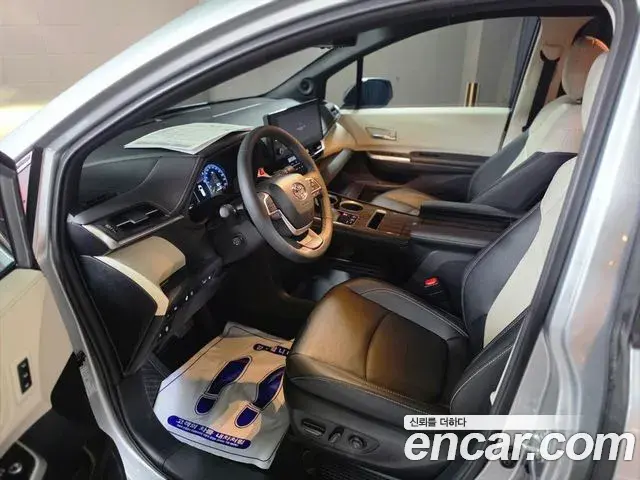 Toyota Sienna 2025 — ფოტო 12/19
