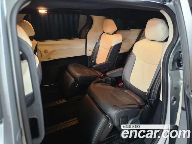 Toyota Sienna 2025 — ფოტო 16/19