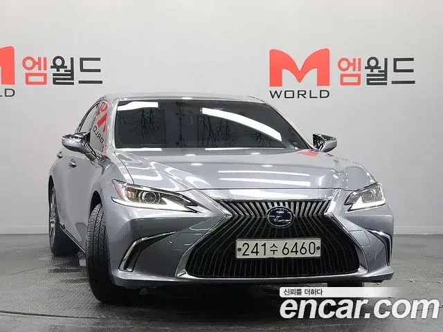Lexus ES300h 2021 — Фото 2/20