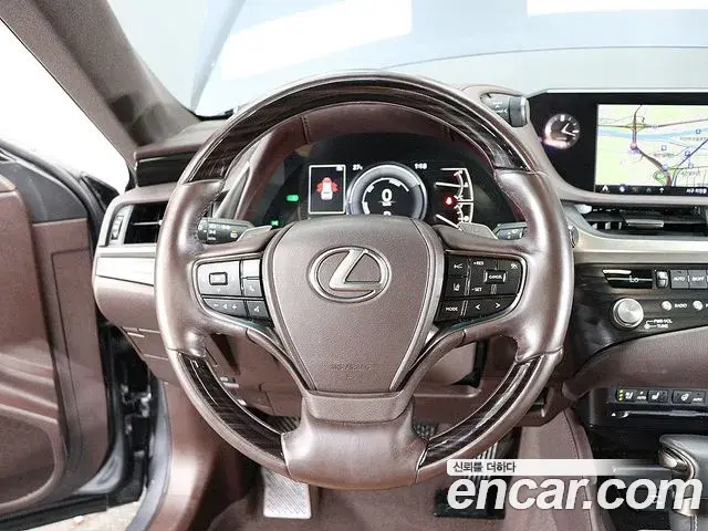 Lexus ES300h 2021 — Фото 15/20