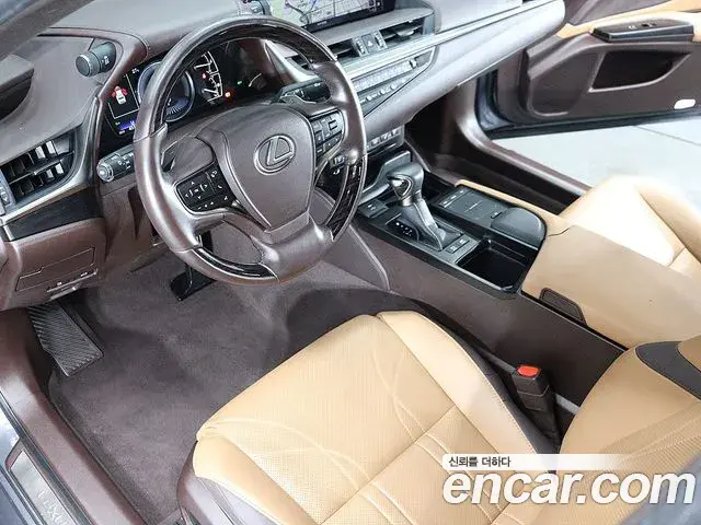 Lexus ES300h 2021 — Фото 17/20