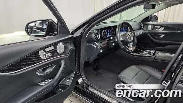 Mercedes-Benz E-Class 2018 — Фото 10/20