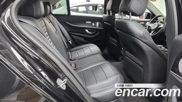 Mercedes-Benz E-Class 2018 — Фото 11/20