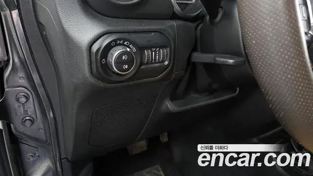 Jeep Wrangler 2020 — Фото 17/20