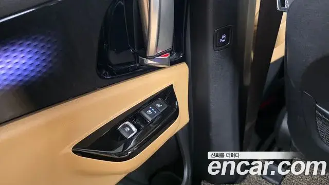 Kia Carnival 2023 — Фото 18/20