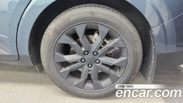 Kia Carnival 2023 — Photo 17/34