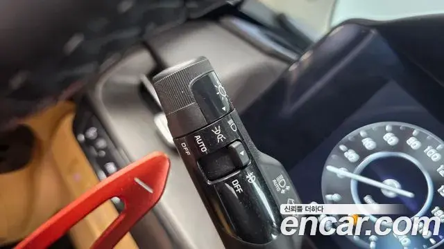 Kia Carnival 2023 — Photo 28/34