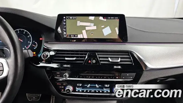 BMW 5 Series 2019 — Фото 14/20