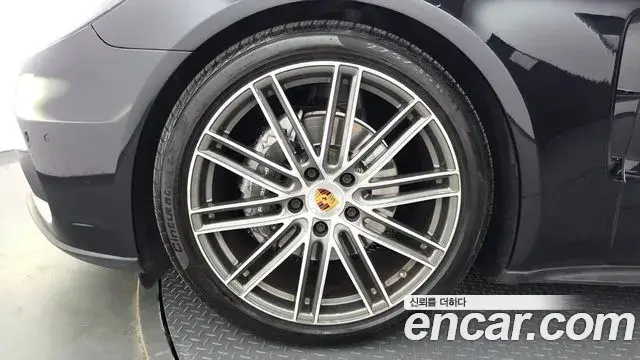 Porsche Panamera 2018 — Фото 5/20