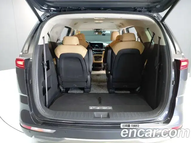 Kia Carnival 2022 — Photo 18/20
