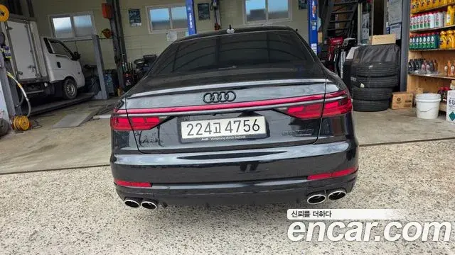 Audi A8 2020 — Şəkil 14/20