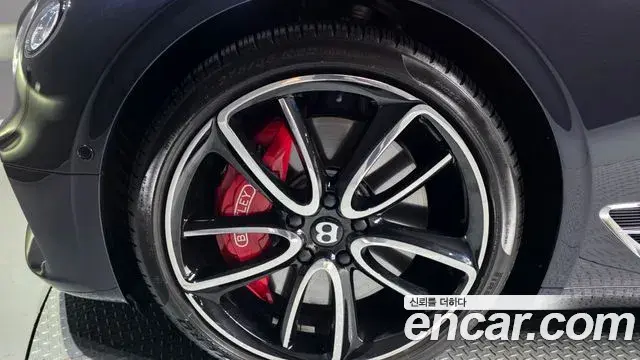 Bentley Continental GT 2023 — Photo 7/35