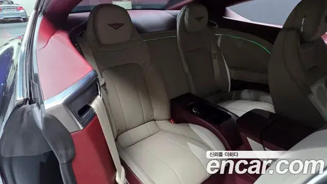 Bentley Continental GT 2023 — Photo 9/35