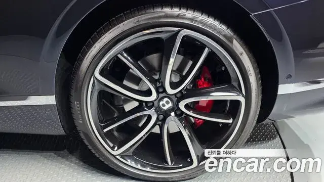 Bentley Continental GT 2023 — Photo 20/35